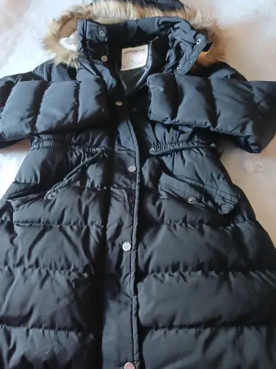Chaqueta de invierno negra con diseño acolchado - miniatura 5