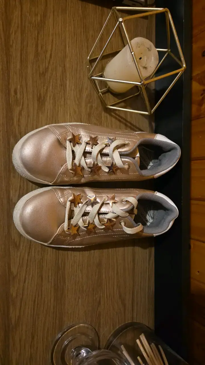 Zapatillas doradas con estrellas para mujer - 2