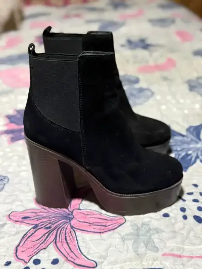 Tacones de Cuero - miniatura 1