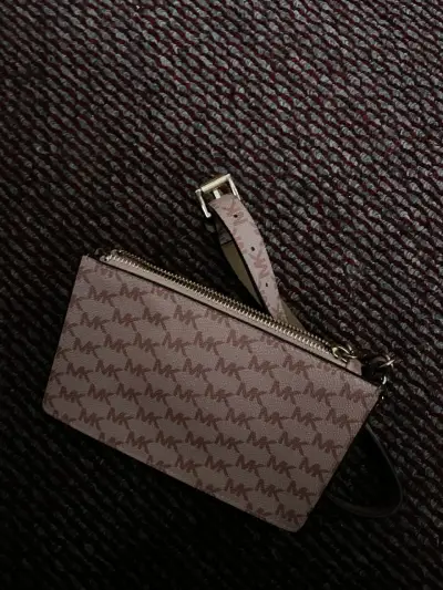 Cartera de mano Michael Kors rosa con logo - miniatura 3