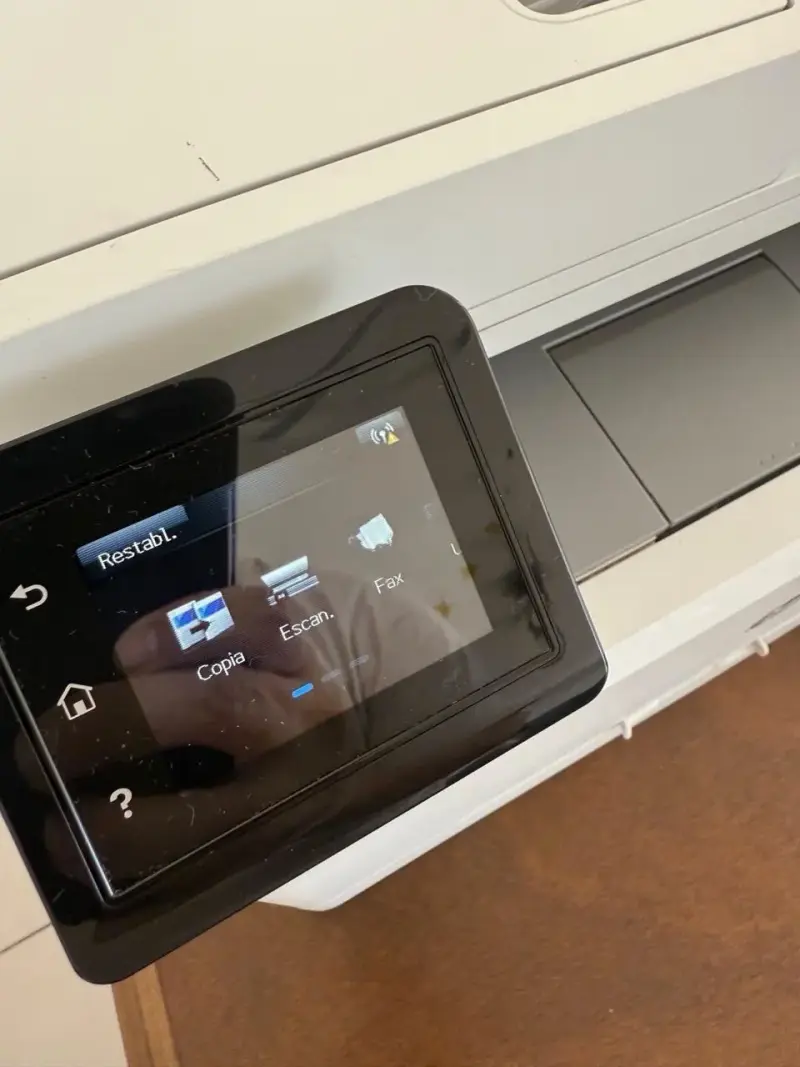 Impresora multifuncional HP LaserJet Pro - 4