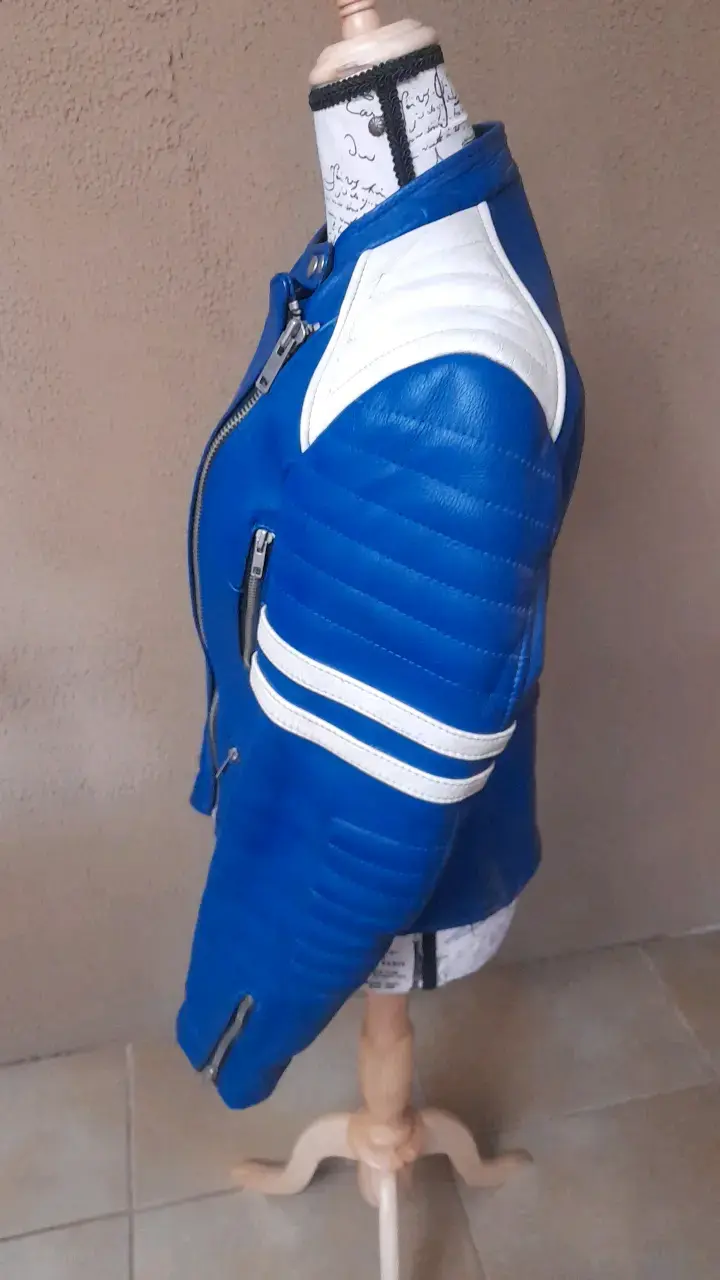 Chaqueta de cuero azul y blanco estilo motero - 3