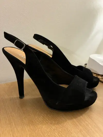 Tacones negros de gamuza con plataforma - miniatura 1