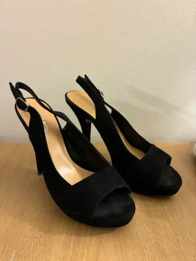 Tacones negros de gamuza con plataforma - miniatura 2