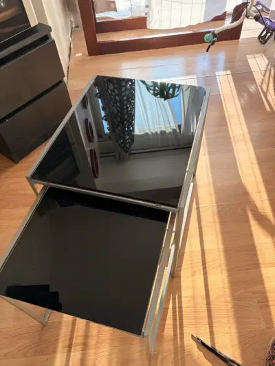 Juego de mesas nido con vidrio negro - miniatura 1