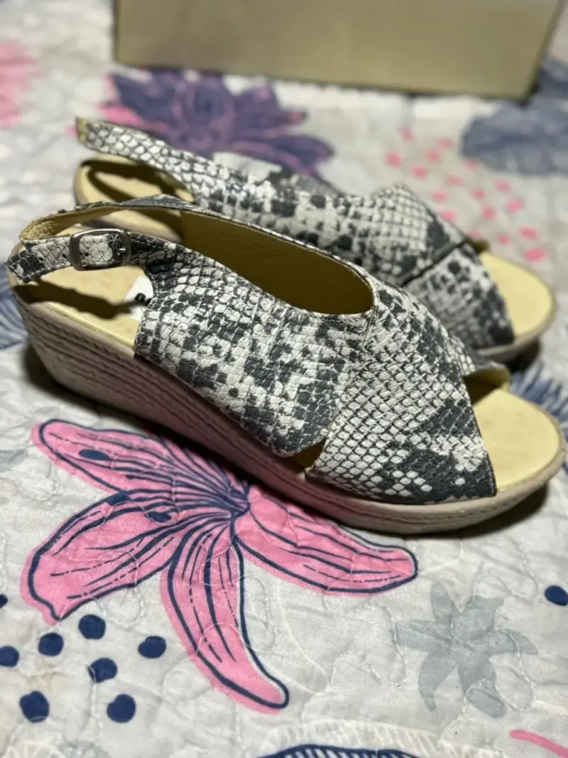 Sandalias de cuero con diseño de serpiente - 2