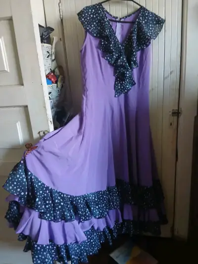 Vestido de flamenco morado con volantes - miniatura 3