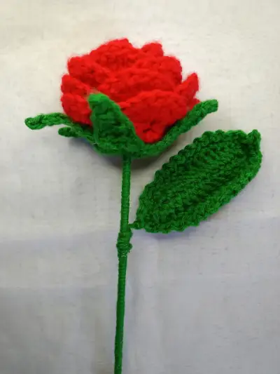 Rosa de crochet decorativa - miniatura 1