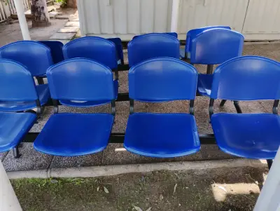 Sillas de espera azules para exteriores - miniatura 2