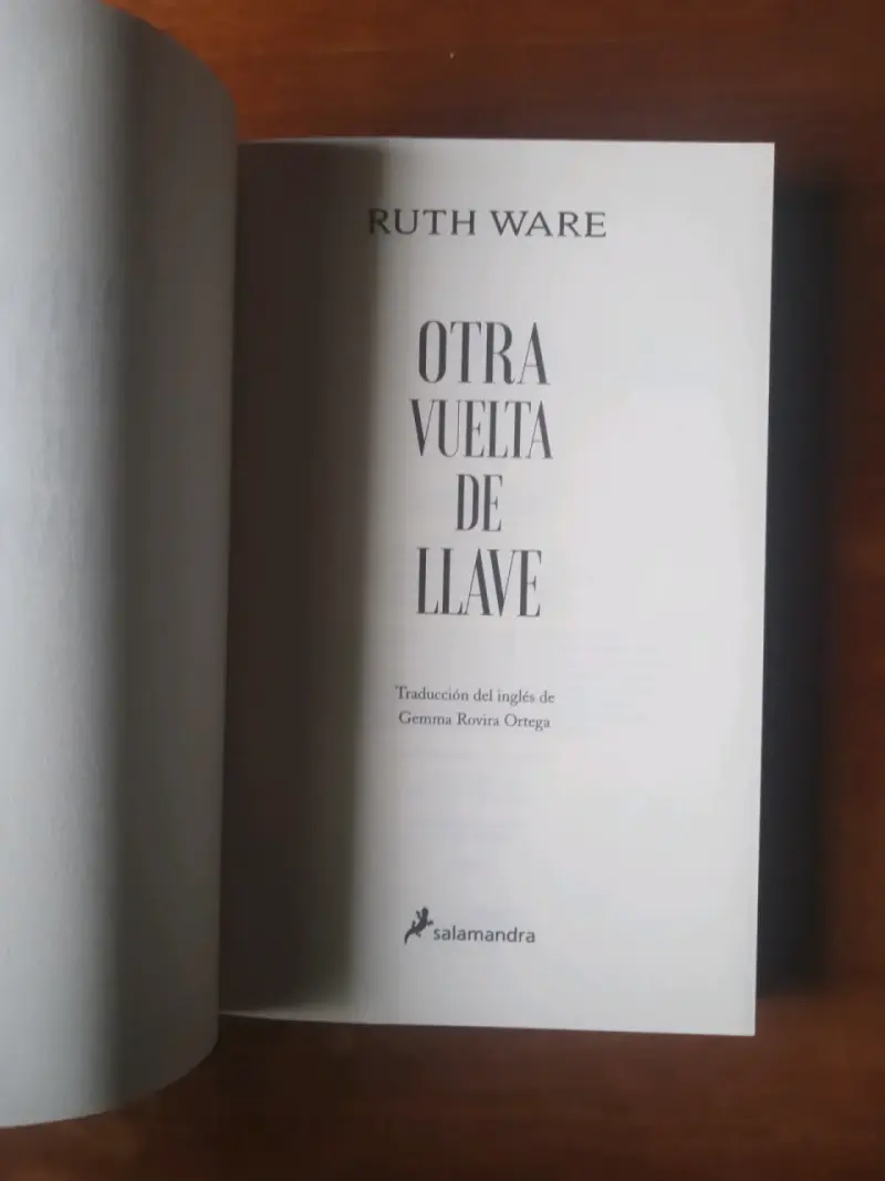 Otra Vuelta de Llave, Ruth Ware. Libro. - 4