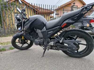 Moto Yamaha FZ 150cc en buen estado - miniatura 1