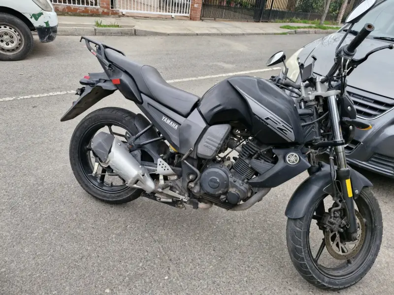 Moto Yamaha FZ 150cc en buen estado - 2