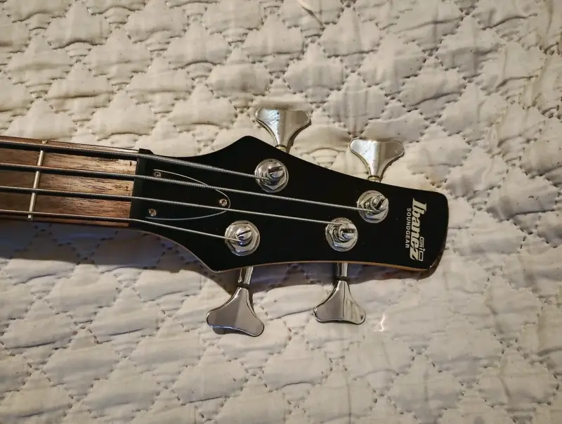 Bajo Eléctrico Ibanez GIO Azul con Accesorios - 2