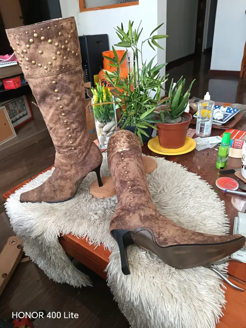 Botas de tacón alto marrones con tachuelas - 3