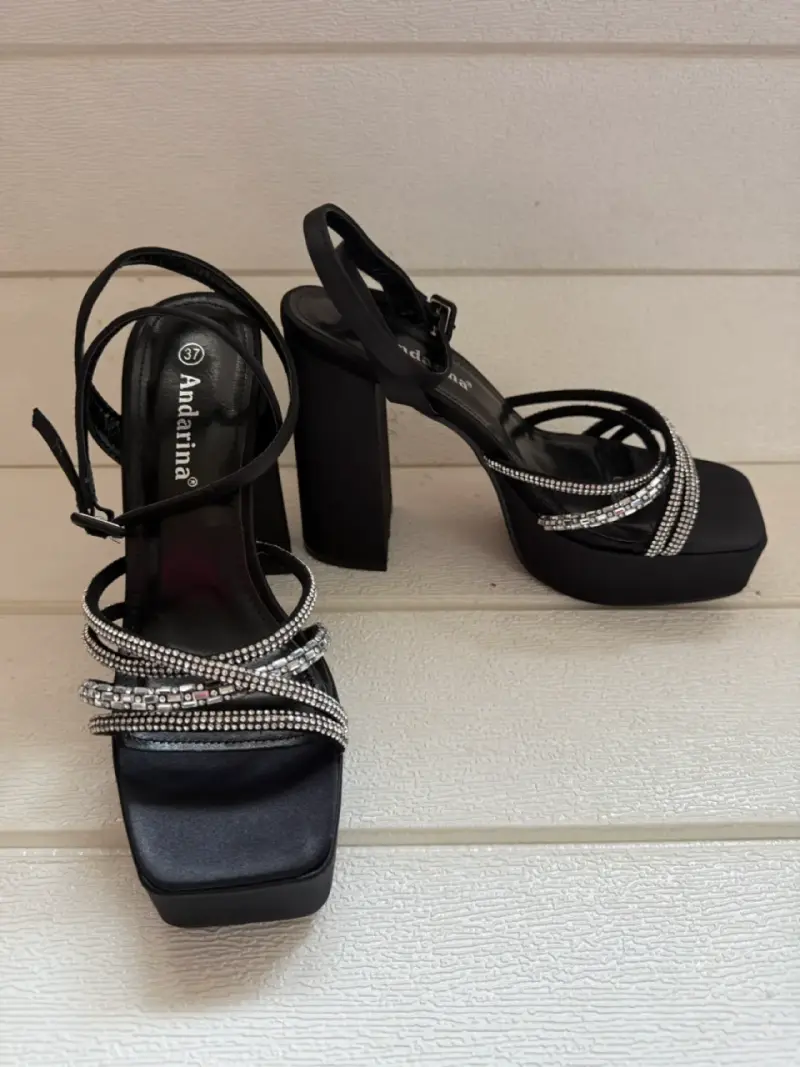 Sandalias de tacón alto negras con brillantes - 3