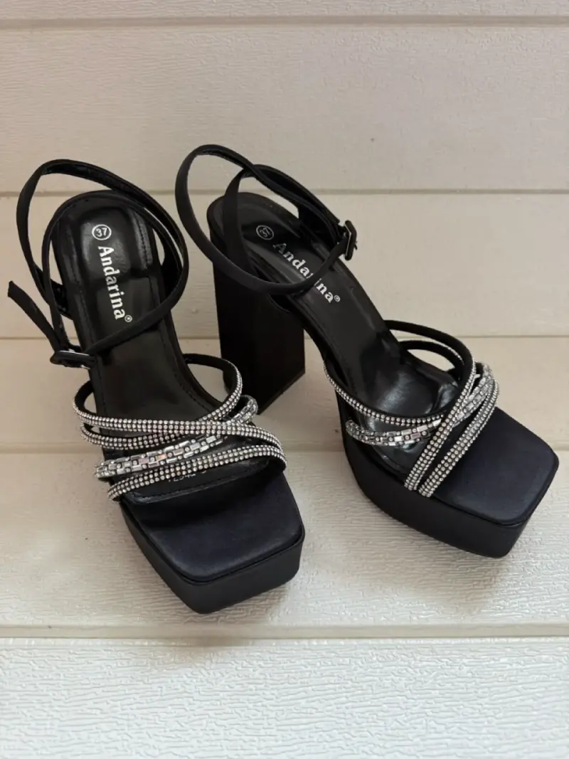 Sandalias de tacón alto negras con brillantes - 4