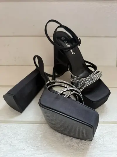 Sandalias de tacón alto negras con brillantes - miniatura 5