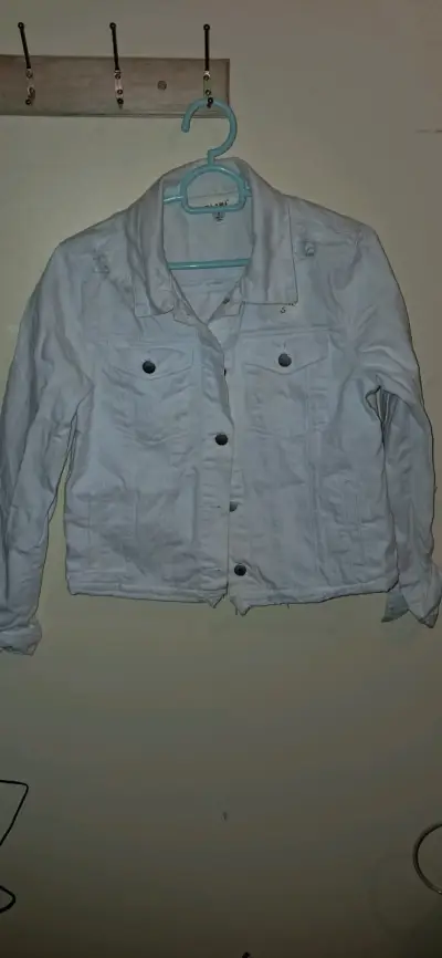 Chaqueta de mezclilla para mujer en azul claro - miniatura 3