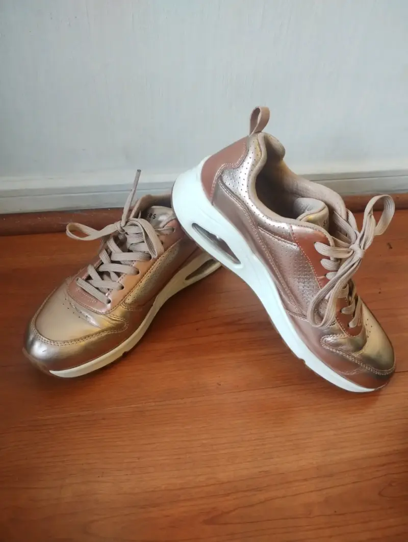 Zapatillas Skechers doradas con plataforma - 2