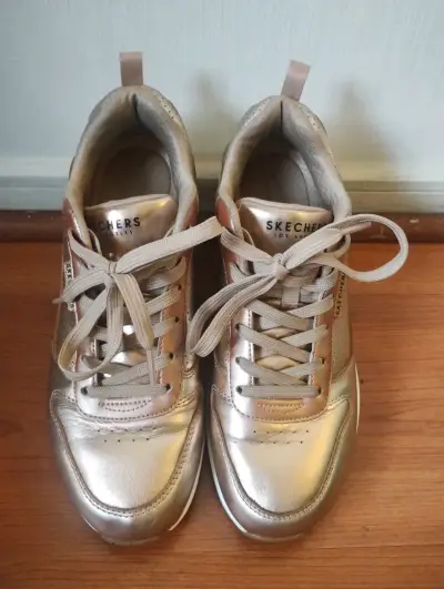 Zapatillas Skechers doradas con plataforma - miniatura 4