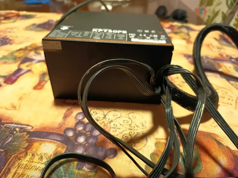 Fuente de Poder para PC 750W KP750PB - 3