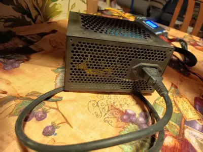 Fuente de Poder ATX 750W DM con Cables - miniatura 1