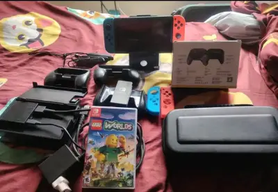 Consola Nintendo Switch con accesorios y juego LEGO Worlds - miniatura 1