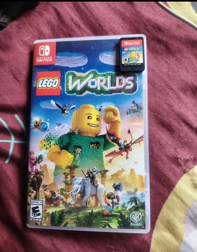 Consola Nintendo Switch con accesorios y juego LEGO Worlds - 3