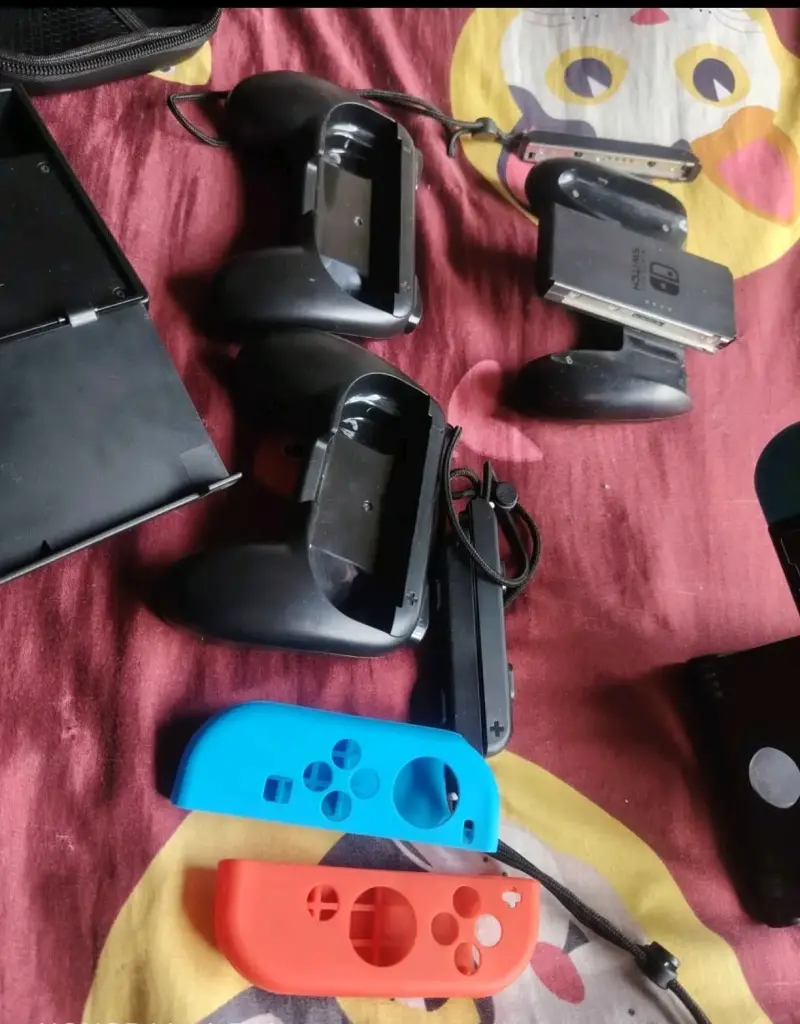 Consola Nintendo Switch con accesorios y juego LEGO Worlds - 5