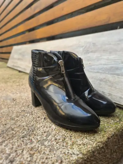 Botines de charol negro con cierre frontal - miniatura 3