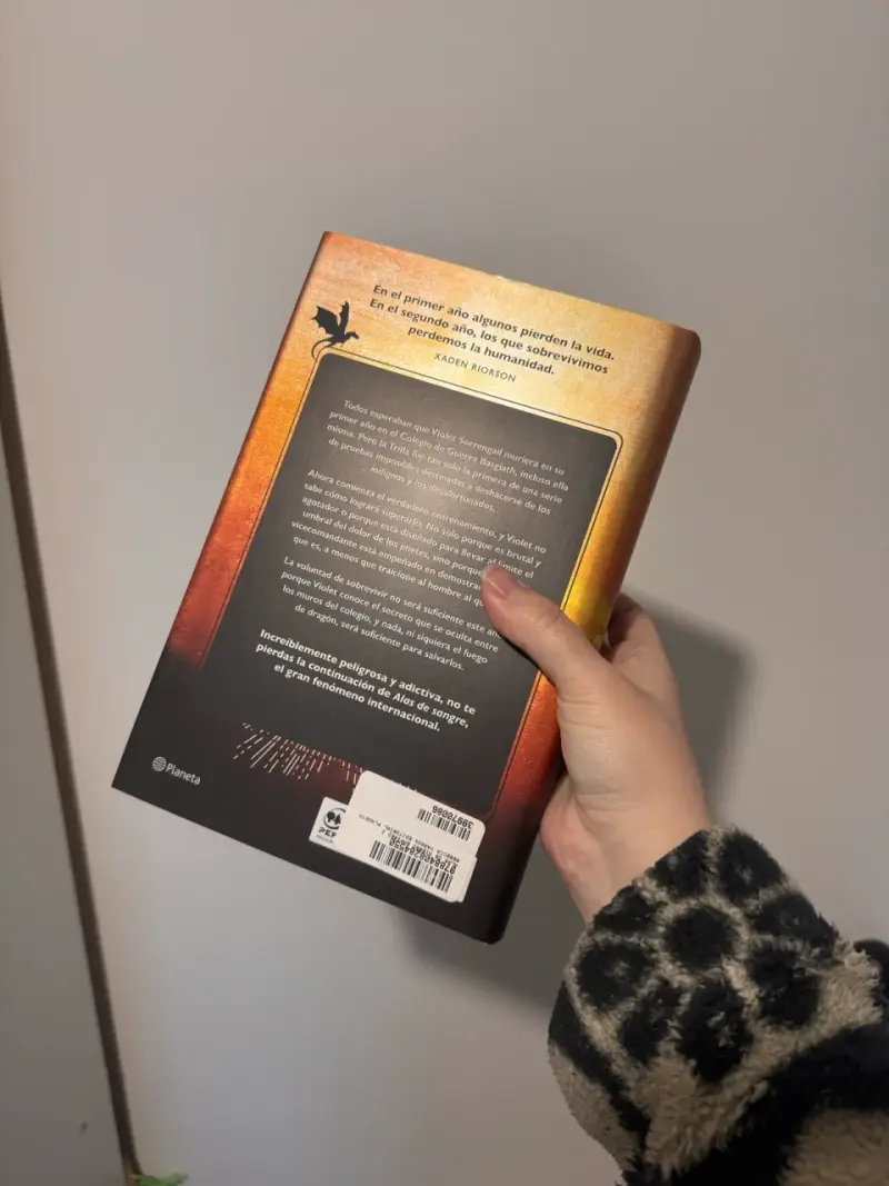 Libro 'Alas de Hierro' de Rebecca Yarros - 3