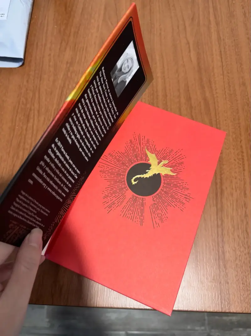 Libro 'Alas de Hierro' de Rebecca Yarros - 6