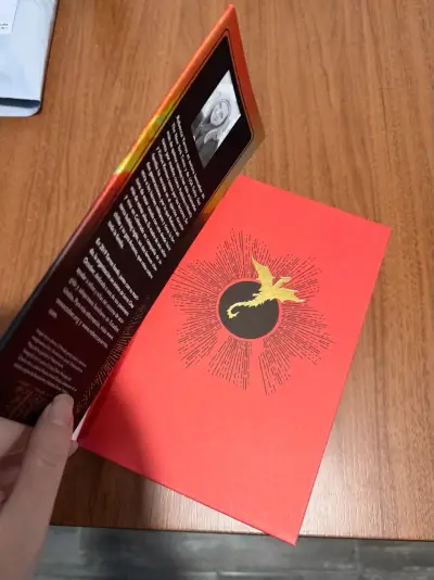 Libro 'Alas de Hierro' de Rebecca Yarros - miniatura 6