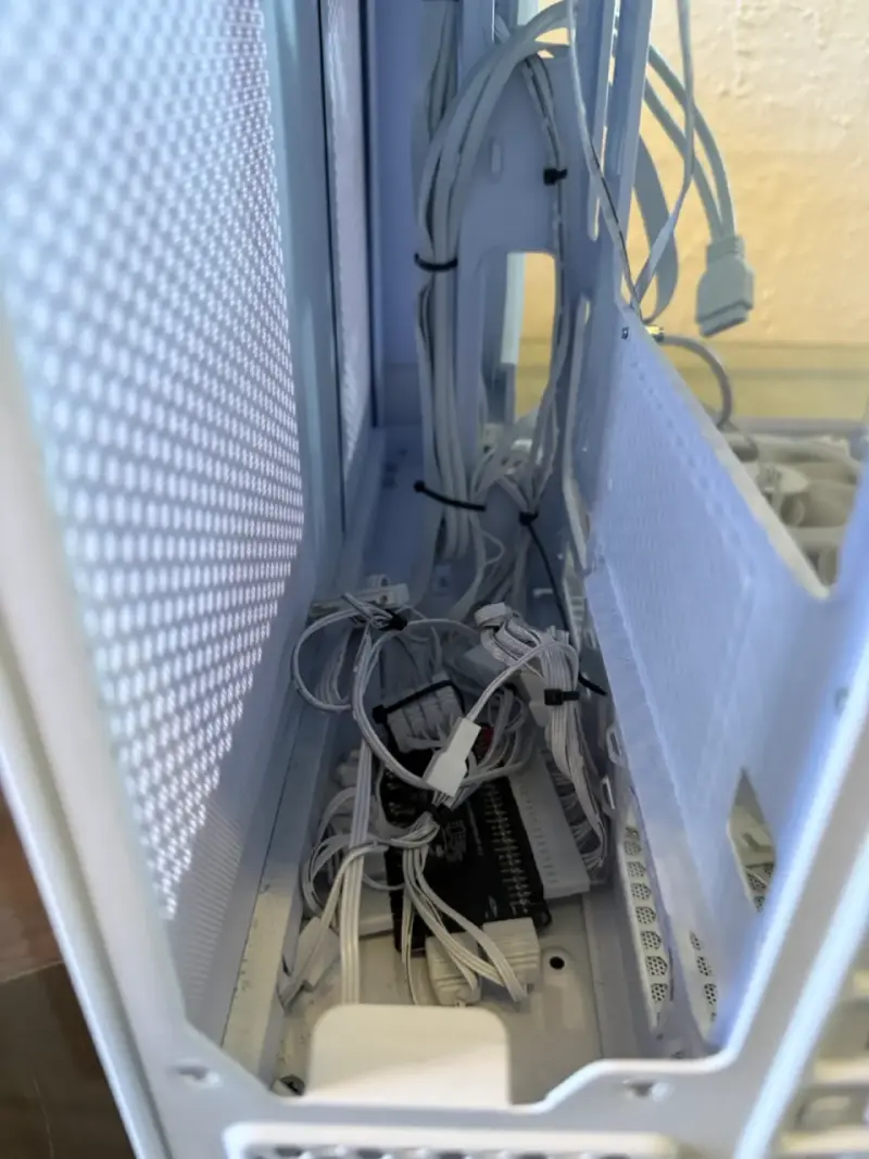 Gabinete de PC blanco con 6 ventiladores incluidos - 6