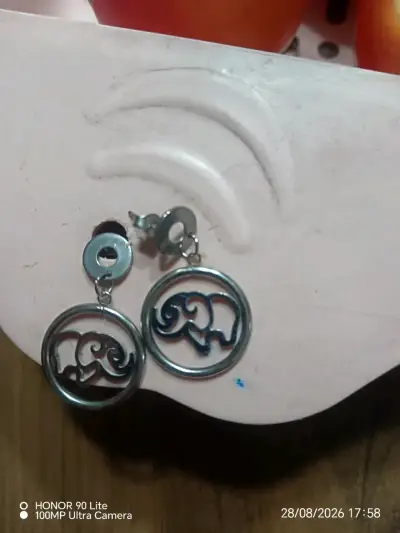 Aros colgantes de acero con diseño de elefante - miniatura 1