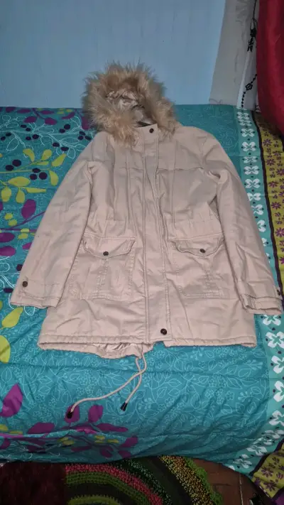 Parka beige con capucha de piel sintética Sybilla - miniatura 1