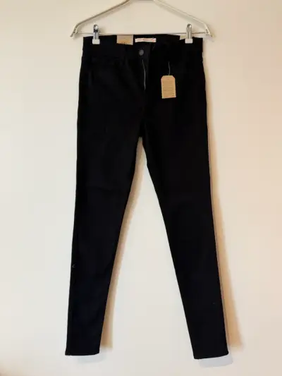 Jeans negros Levi's 720 High Rise Super Skinny - miniatura 1