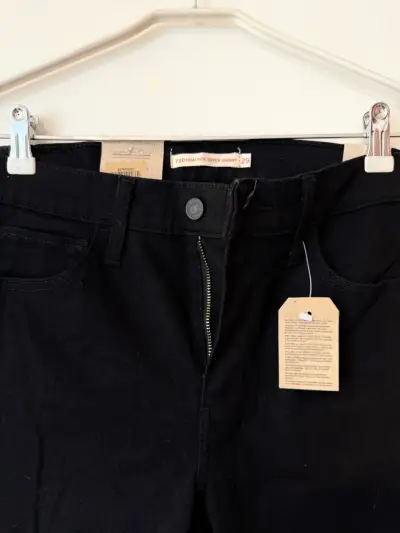 Jeans negros Levi's 720 High Rise Super Skinny - miniatura 2