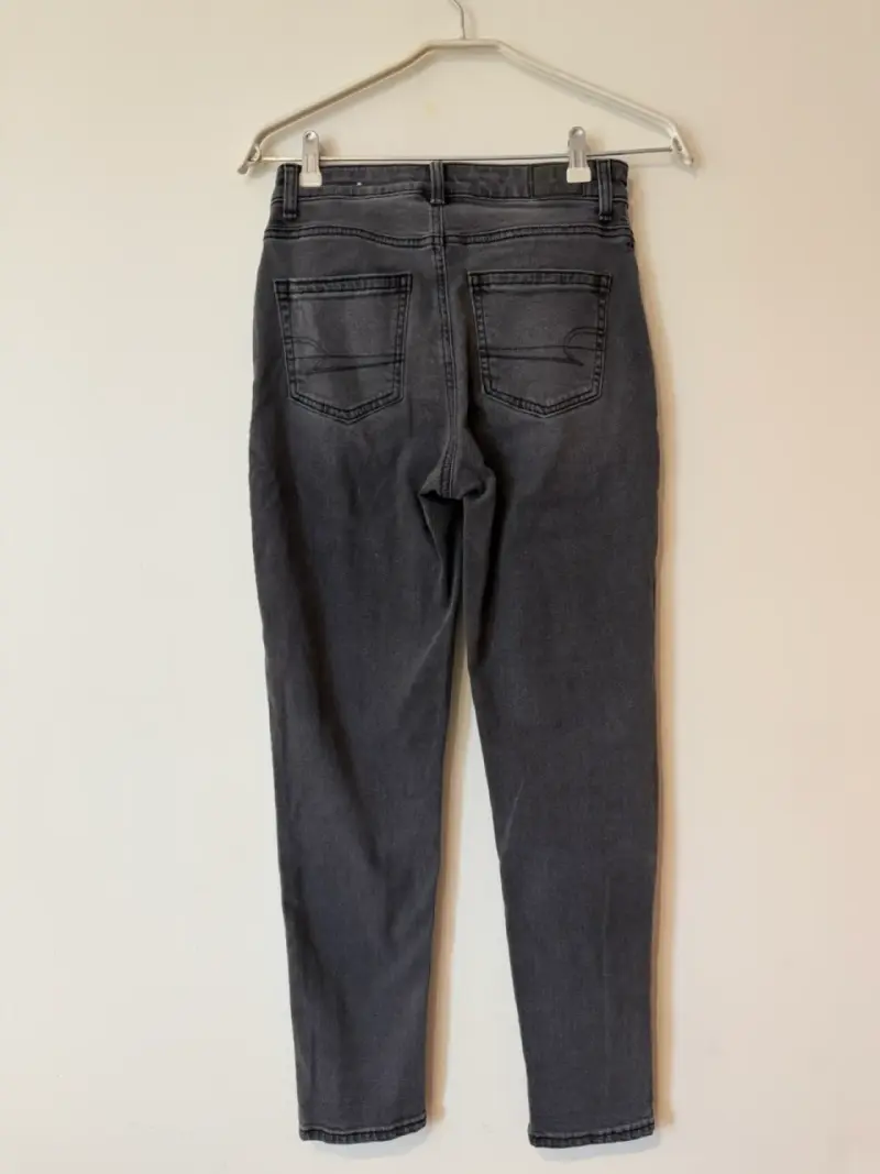 Mom jeans American Eagle Talla 0 - 2
