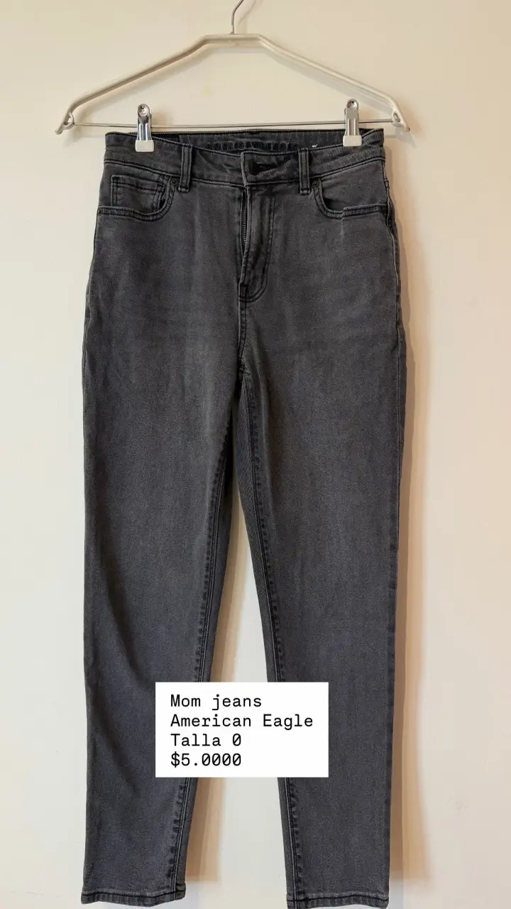 Mom jeans American Eagle Talla 0 - 3
