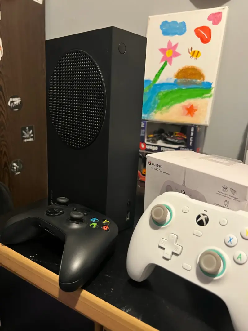 Consola Xbox Series S 1TB con 2 Controles - 2