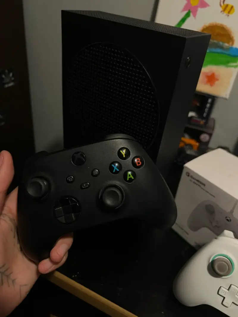 Consola Xbox Series S 1TB con 2 Controles - 3