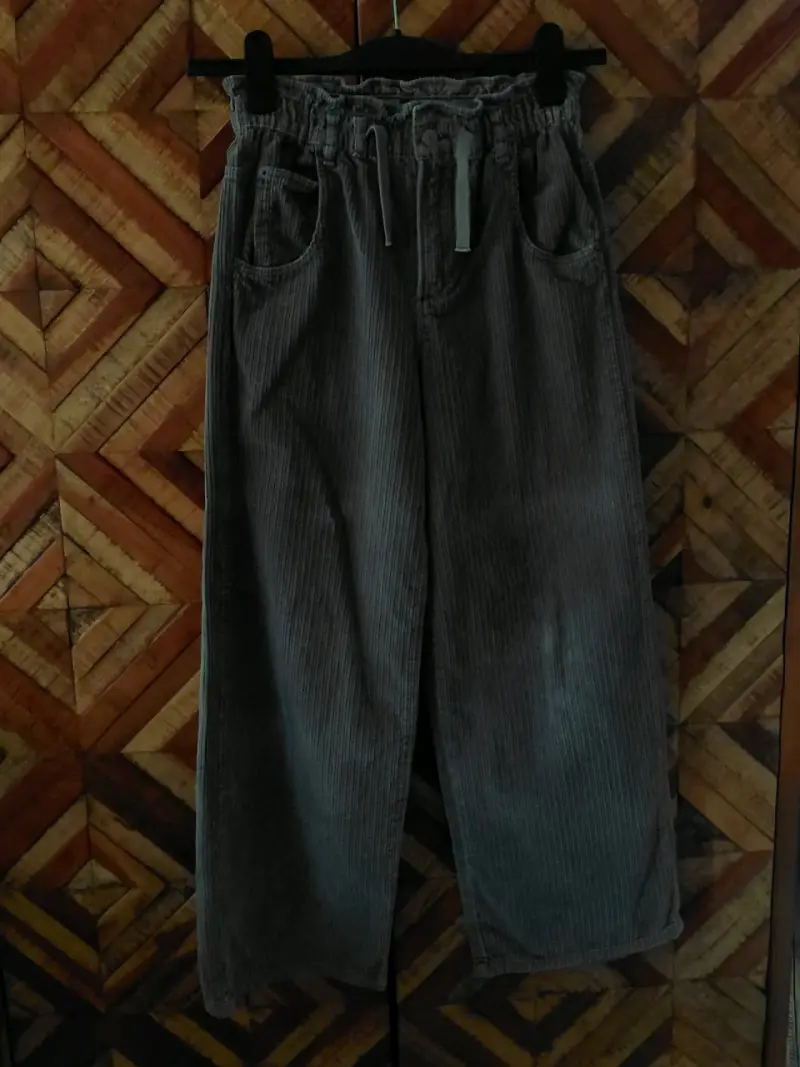 Pantalones Zara de pana gris para niña
