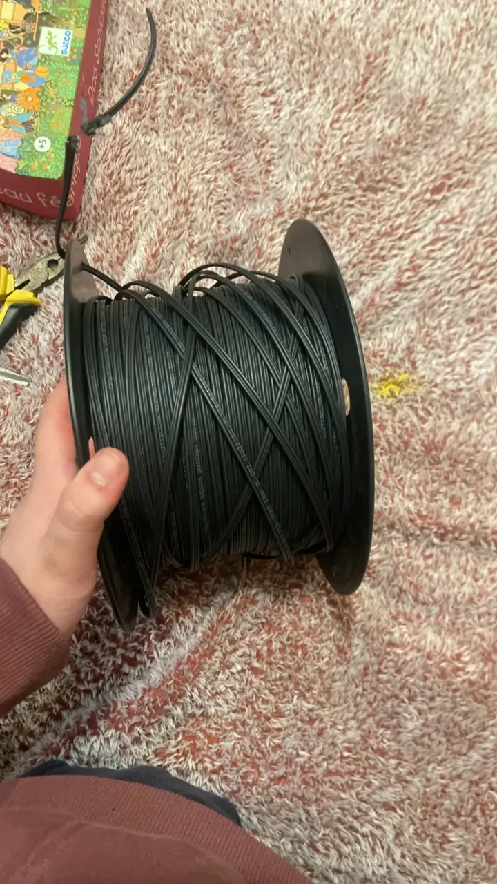 Carrete de cable negro para uso general - 1