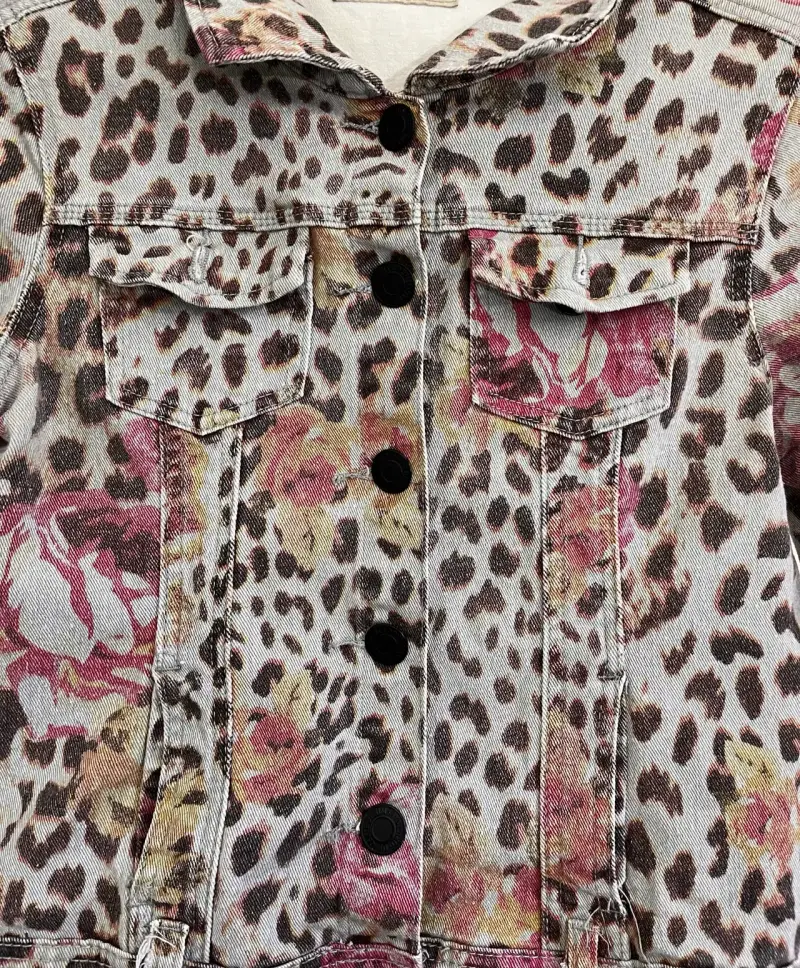 Chaqueta de mezclilla leopardo y flores - 2