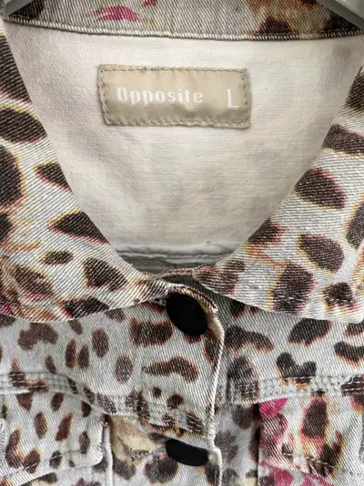 Chaqueta de mezclilla leopardo y flores - miniatura 3