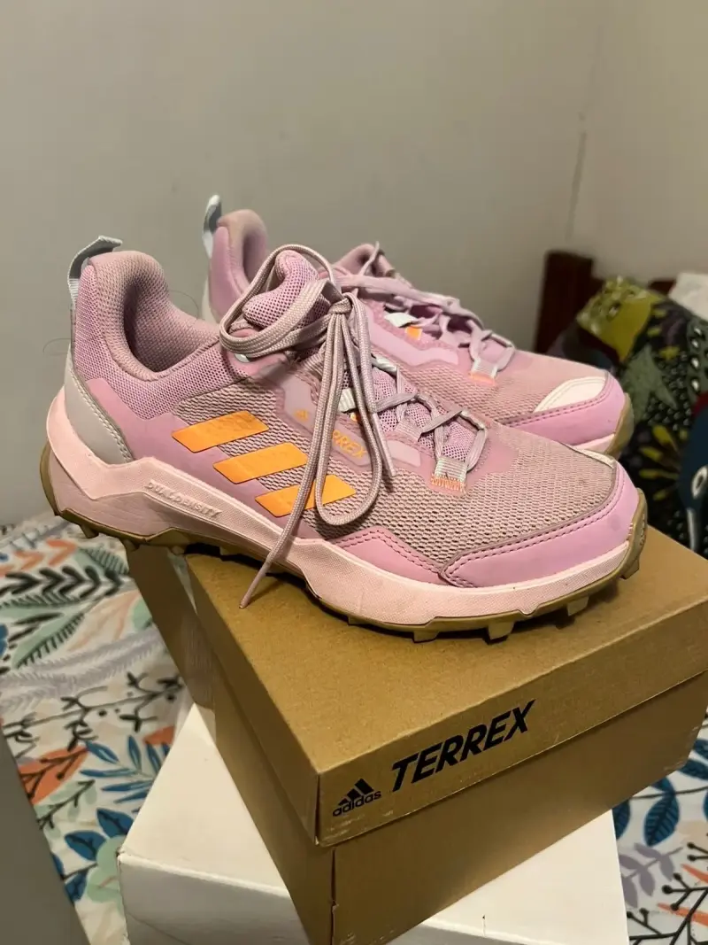 Zapatillas de trekking Adidas Terrex rosadas