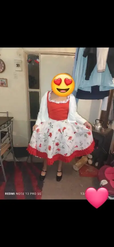 Vestido tradicional rojo con flores - miniatura 1