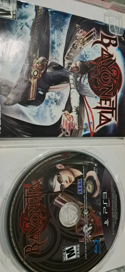 Juego Bayonetta para PS3 en buen estado - miniatura 1