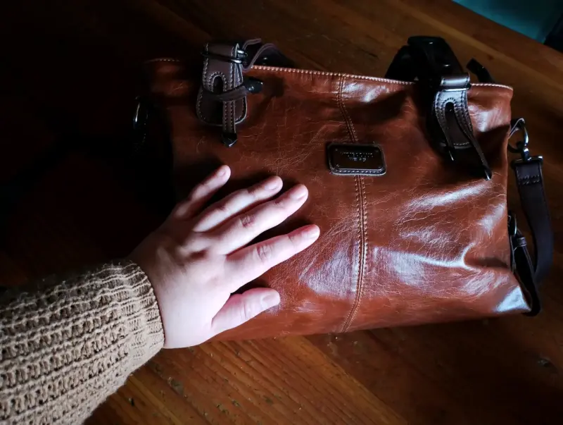 Cartera cuero sintético con correas ajustables - 2